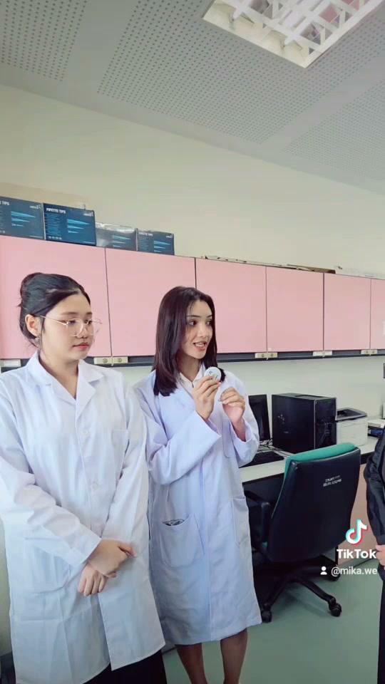 วันนี้พบกับสาขาวิชาวิทยาศาสตร์เครื่องสำอางกับห้องเรียนจริงและจุดเช็คอินที่กำลังอินเทรนด์" และต่อไปเป็นสาขาวิชาไหนฝากติดต