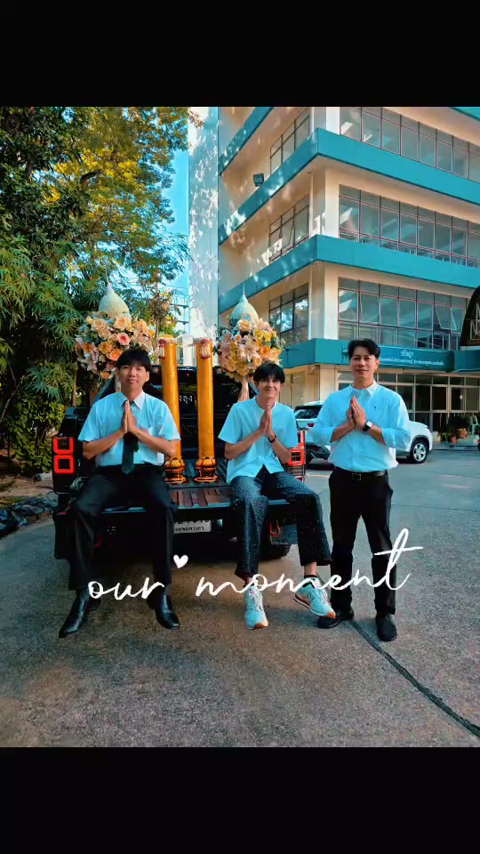 คณะวิทยาศาสตร์และเทคโนโลยี นำเทียนพรรษาที่หล่ออย่างตั้งใจจากฝีมือของบุคลากรและนักศึกษาในคณะ เข้าร่วมพิธีถวายเทียนพรรษา ป
